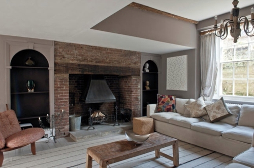 Wood stove and fireplace insert offers a cozy fireplace