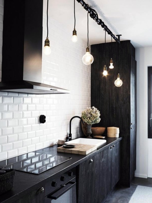 Pendant lights with a simple design to conquer the market