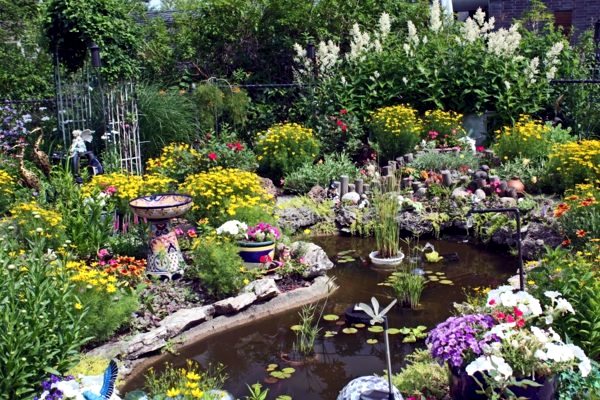 Creating a beautiful garden pond - Create a Water Garden