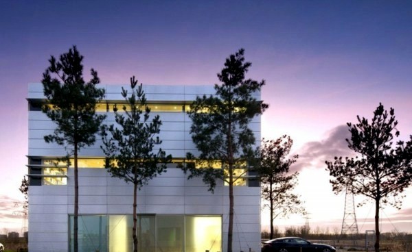 Modern house on the water with an industrial look Modern house on the water with an industrial look