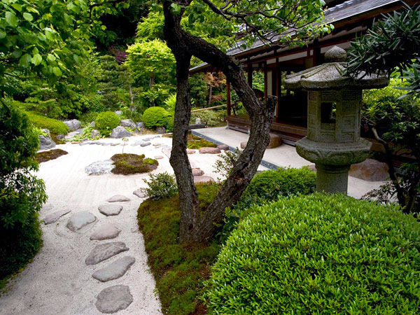 Landscaping ideas with furniture