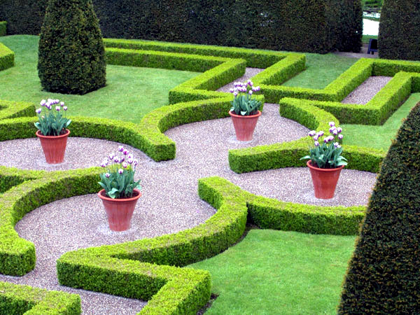 Landscaping ideas with furniture