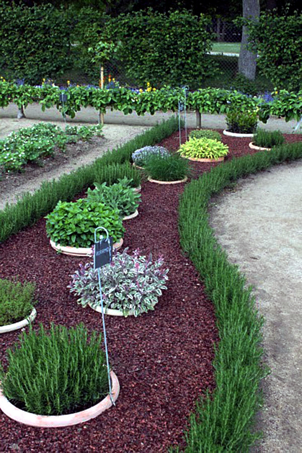 Landscaping ideas with furniture