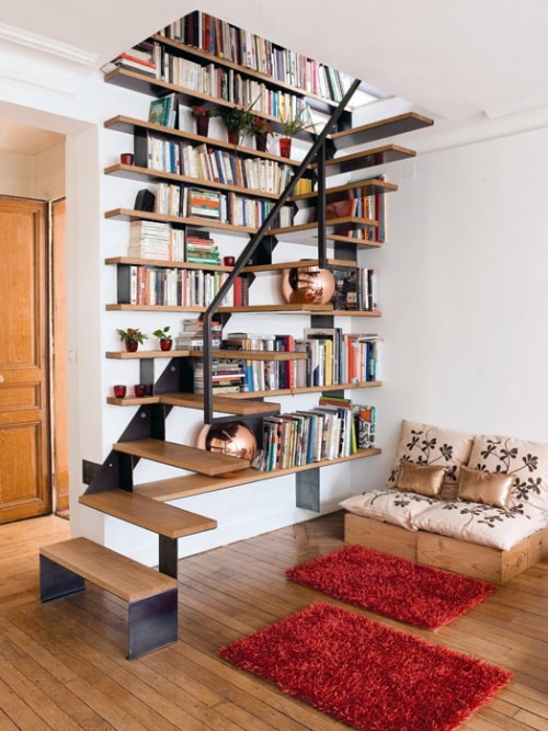 Install the library in the stairwell - practical and interesting idea