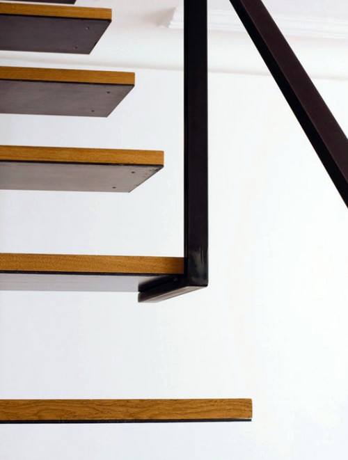 Install the library in the stairwell - practical and interesting idea