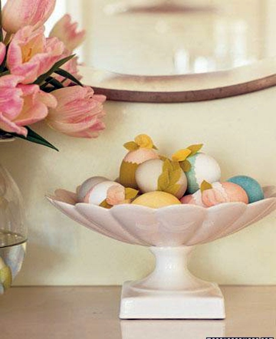 Easter decoration ideas with brightly painted and splendidly decorated Easter eggs