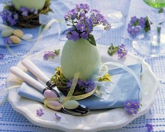 Easter decoration ideas with brightly painted and splendidly decorated Easter eggs