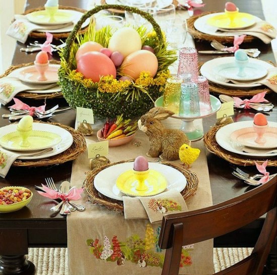 Easter decoration ideas with brightly painted and splendidly decorated Easter eggs