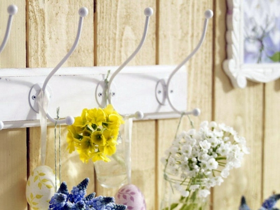 Easter decoration ideas with brightly painted and splendidly decorated Easter eggs
