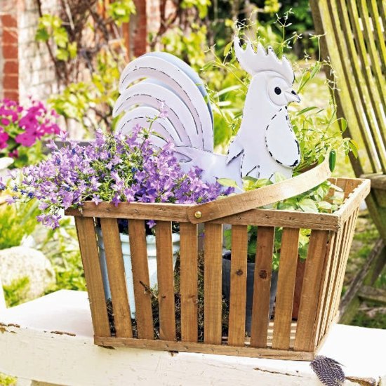Easter decoration ideas with brightly painted and splendidly decorated Easter eggs