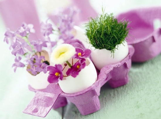 Easter decoration ideas with brightly painted and splendidly decorated Easter eggs