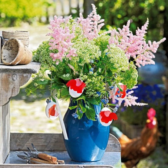 Easter decoration ideas with brightly painted and splendidly decorated Easter eggs