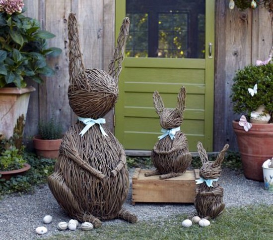 Easter decoration ideas with brightly painted and splendidly decorated Easter eggs