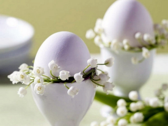 Easter decoration ideas with brightly painted and splendidly decorated Easter eggs