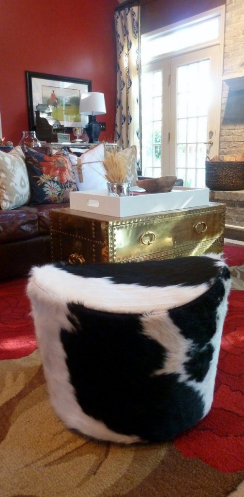 Kuhfellhocker and armchair - Cowhide as extravagant padding
