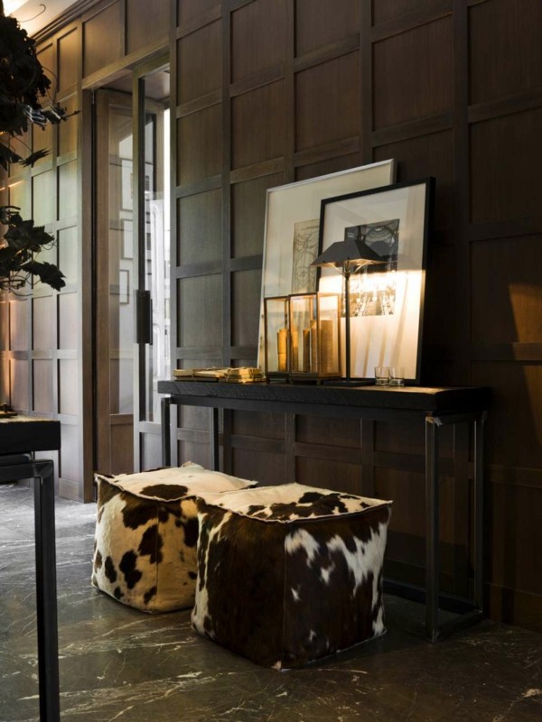Kuhfellhocker and armchair - Cowhide as extravagant padding