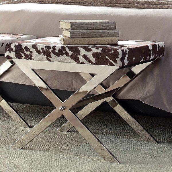Kuhfellhocker and armchair - Cowhide as extravagant padding