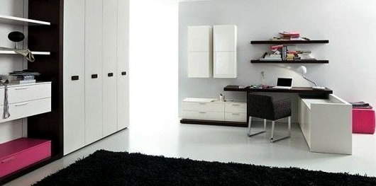 Unobtrusive teenage room Unobtrusive teenage room