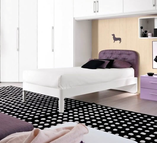 Unobtrusive teenage room Unobtrusive teenage room