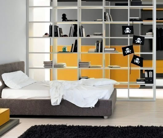 Unobtrusive teenage room Unobtrusive teenage room