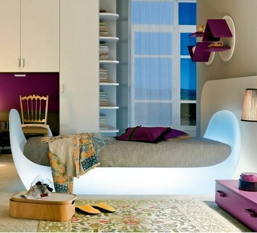 Unobtrusive teenage room Unobtrusive teenage room