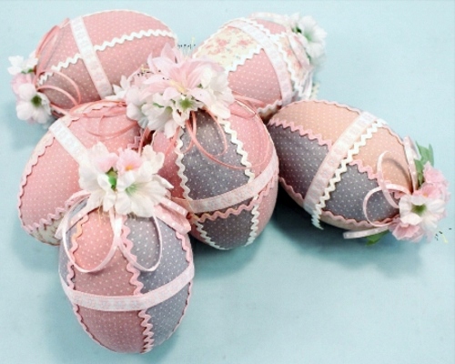 How to decorate your Easter eggs with textiles