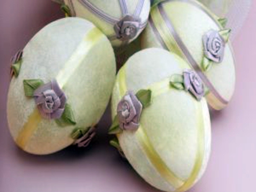 How to decorate your Easter eggs with textiles