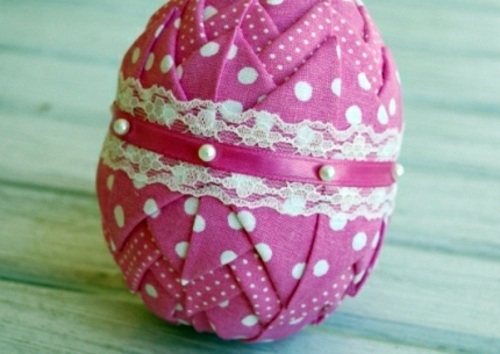 How to decorate your Easter eggs with textiles