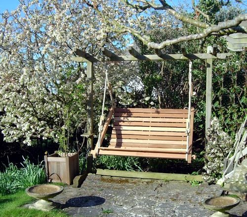 Wonderful ideas and tips on how to build a garden swing itself