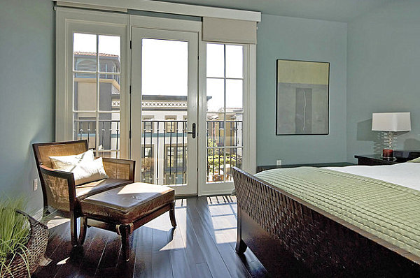Blue color palette in vibrant interior design - chic, relaxing atmosphere at home