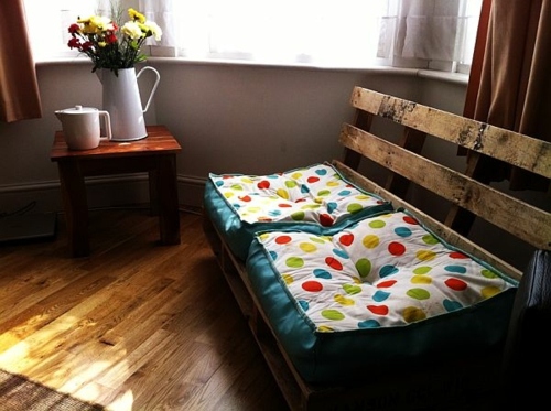 Furniture from wood pallets - 46 unique tips for you
