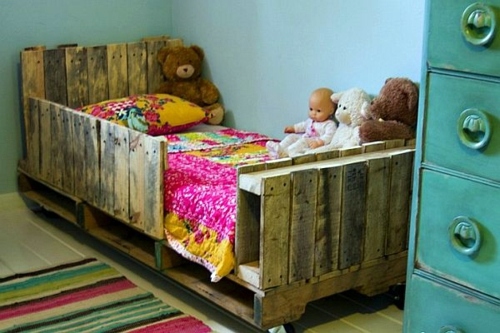 Furniture from wood pallets - 46 unique tips for you