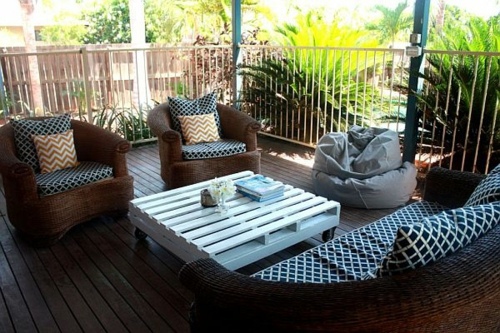 Furniture from wood pallets - 46 unique tips for you