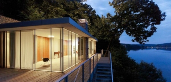 Modern mountain hut in Germany offers beautiful lake views Modern mountain hut in Germany offers beautiful lake views