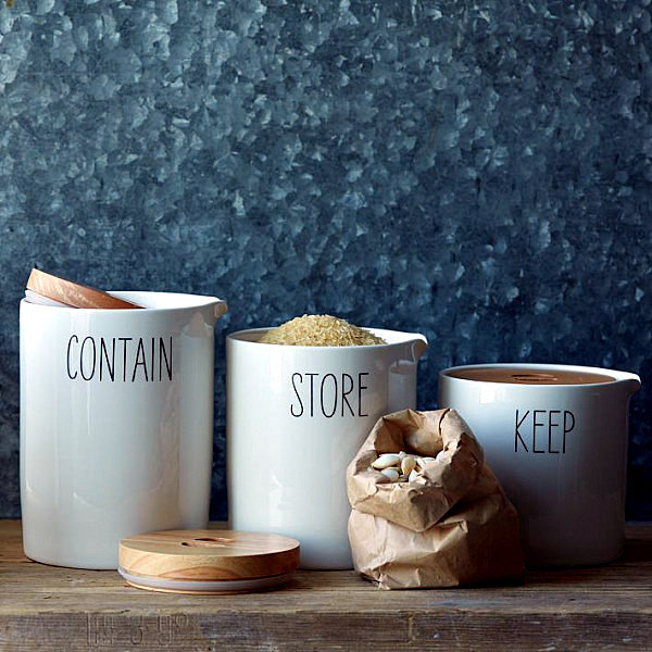 Send container for food in modern kitchen
