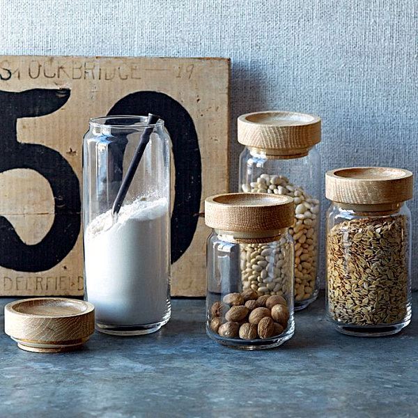 Send container for food in modern kitchen