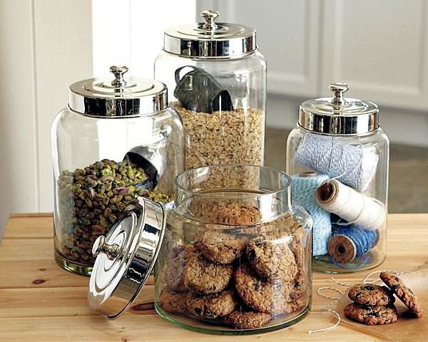 Send container for food in modern kitchen