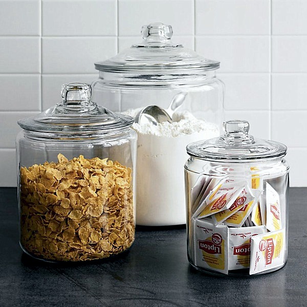 Send container for food in modern kitchen