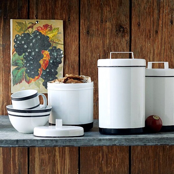 Send container for food in modern kitchen