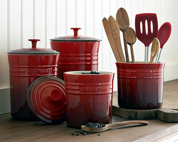 Send container for food in modern kitchen