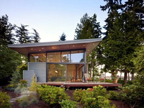 Innovative sustainable home in Washington, where nature and industry meet