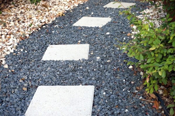Modern DIY grid and garden accessories - easy craft ideas for gardeners