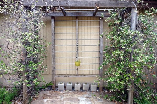 Modern DIY grid and garden accessories - easy craft ideas for gardeners