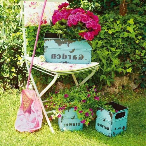 24 cool vintage flower pots in the garden