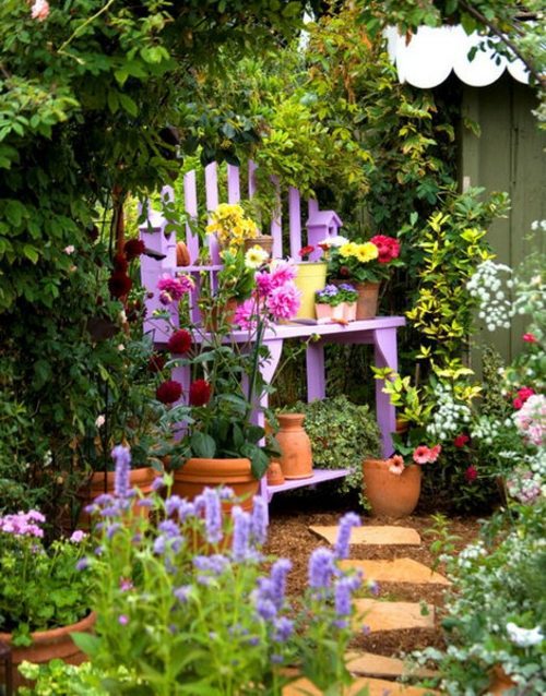 24 cool vintage flower pots in the garden