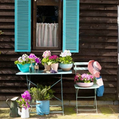 24 cool vintage flower pots in the garden