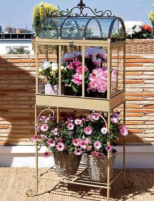 24 cool vintage flower pots in the garden