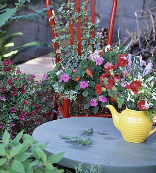 24 cool vintage flower pots in the garden