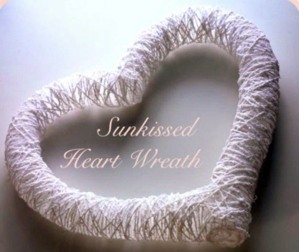 Valentine's Day Ideas - Stylish wreath in the shape of a heart