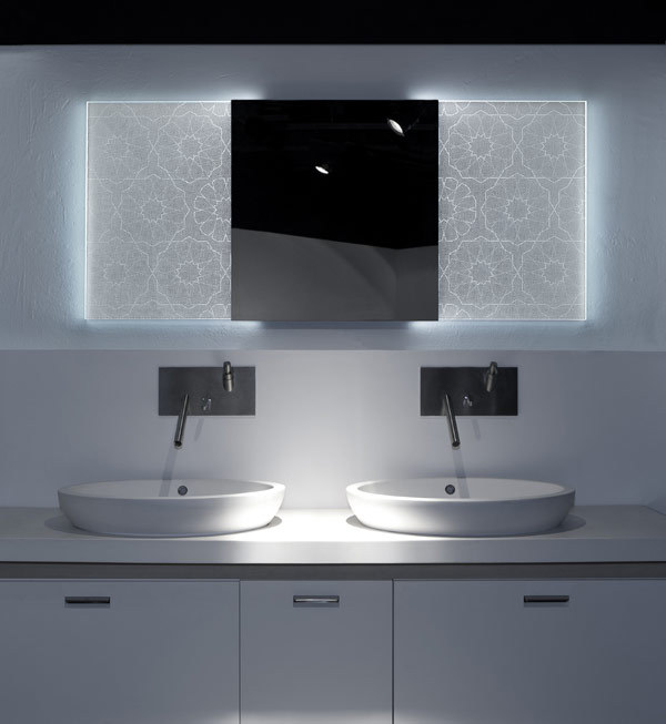 Bathroom mirror with holographic effect by Elia Felices Bathroom mirror with holographic effect by Elia Felices